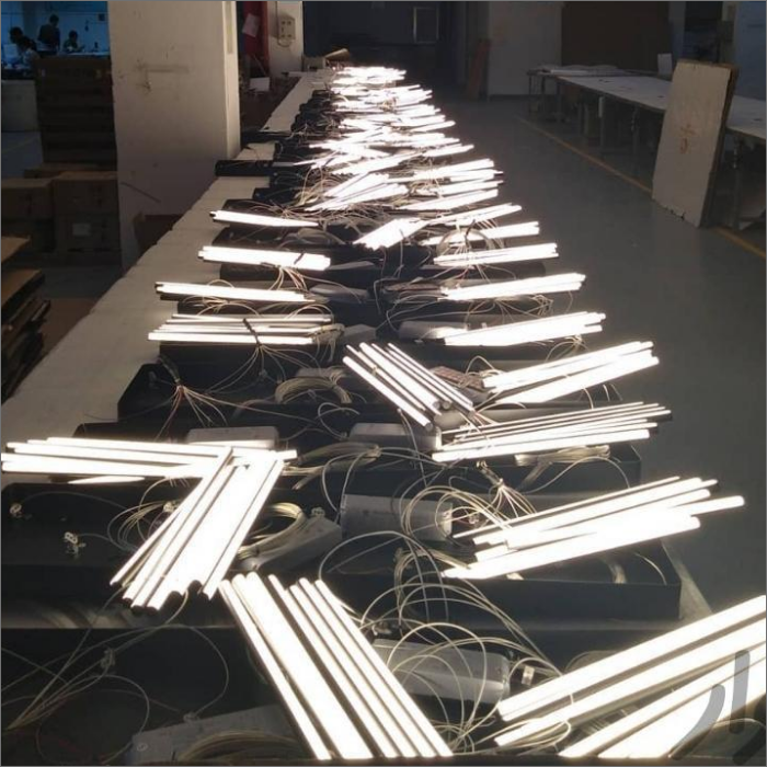 لوستر سقفی خطی استوانه ای کد00164 - خرید بهترین کیفیت و قیمت در فروشگاه فروشگاه روشنایی دلوری